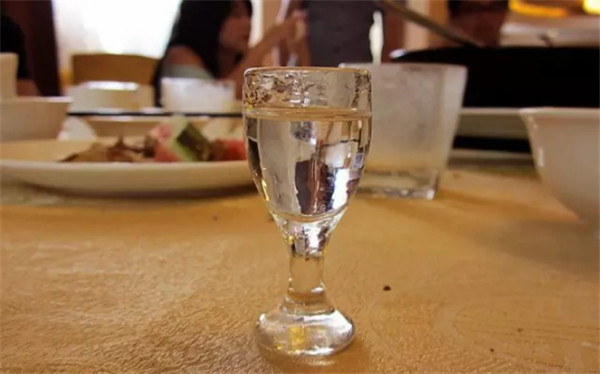 1575016870880215.jpg 秋季喝點(diǎn)白酒對養(yǎng)生大有妙處385.jpg